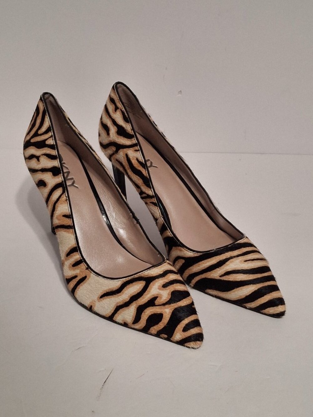 DKNY Donna Karan Tiger Print Calf Hair Pointed Toe Stiletto Pumps Size 10